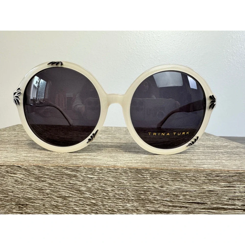 New‎ Trina Turk Oversized Round Sunglasses Cream Off White Retro Floral Detail